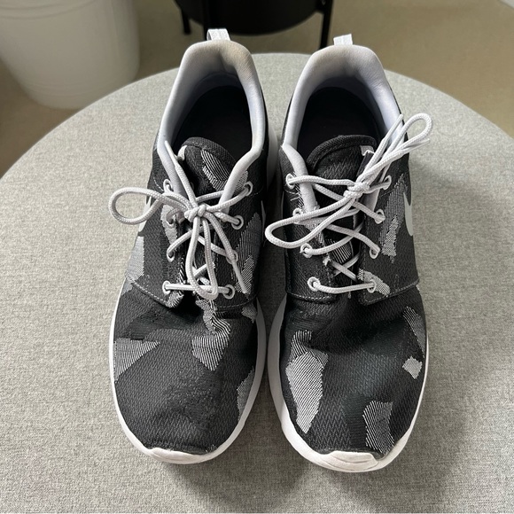 Nike Roshe One - Picture 4 of 7